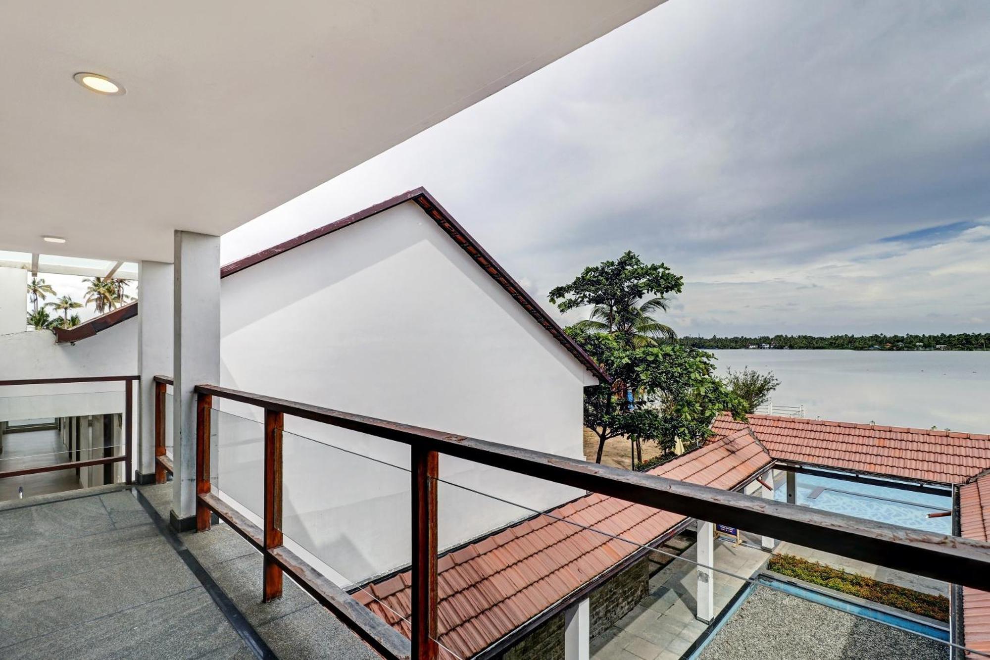 Townhouse Oak Edassery'S Sealine Villa Stay Kochi Exterior foto
